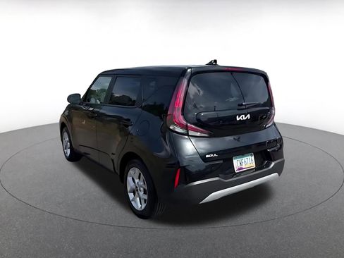 Used 2025 Kia Soul LX w/ LX Technology Package FWD image 11