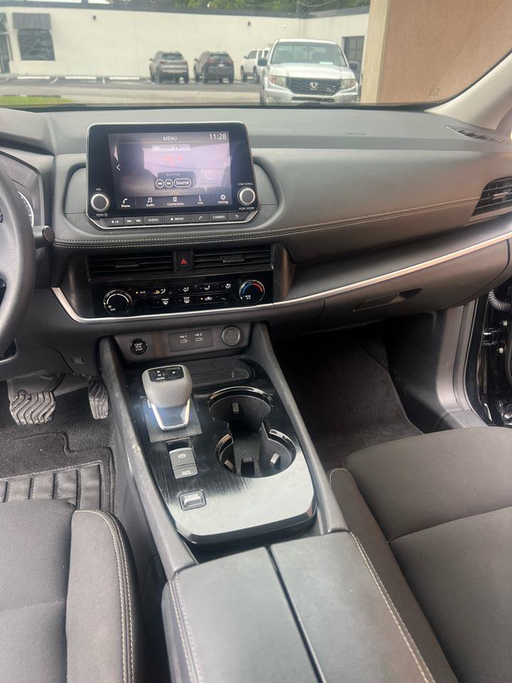 Used 2024 Nissan Rogue S FWD image 13