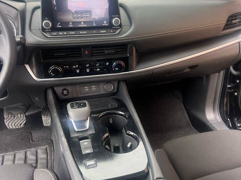 Used 2024 Nissan Rogue S FWD image 13
