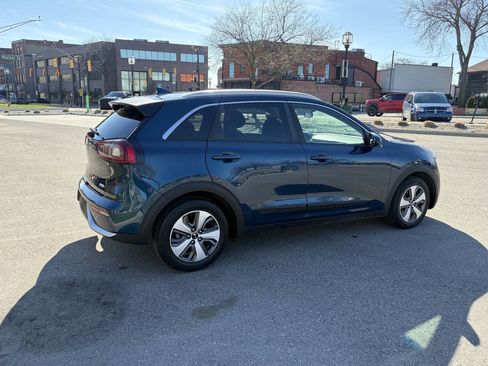 Used 2018 Kia Niro LX FWD image 10