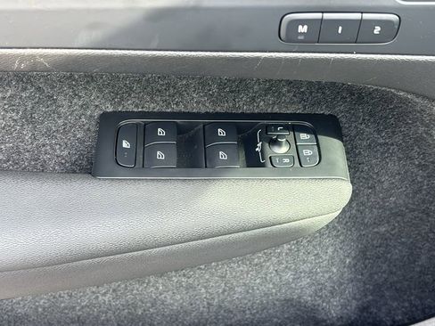 Certified 2025 Volvo XC40 B5 Plus AWD/4WD image 12