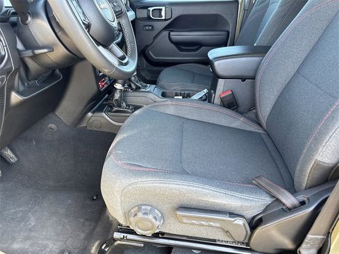 Used 2025 Jeep Wrangler Unlimited Rubicon image 13