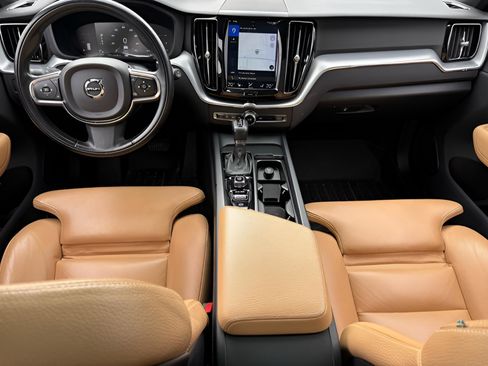 Used 2019 Volvo XC60 T5 Momentum w/ Premium Package image 12