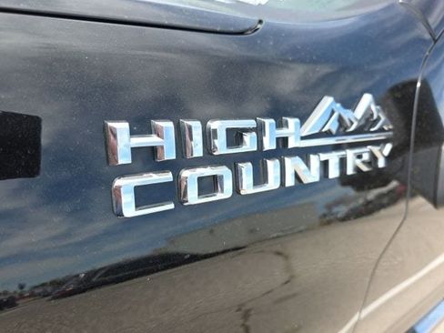 Used 2021 Chevrolet Silverado 1500 High Country w/ Technology Package image 11