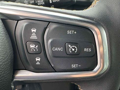 Used 2024 Jeep Wrangler High Altitude AWD/4WD image 21