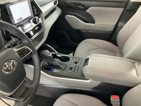 Used 2023 Toyota Highlander LE image 13