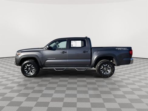 Used 2018 Toyota Tacoma TRD Off-Road image 4