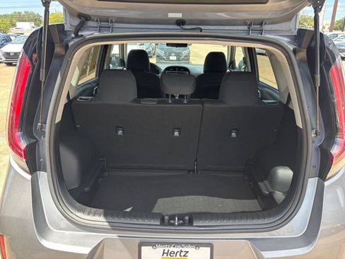 Used 2025 Kia Soul LX w/ LX Technology Package FWD image 29