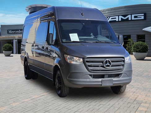 Used 2024 Mercedes-Benz Sprinter 3500 image 2