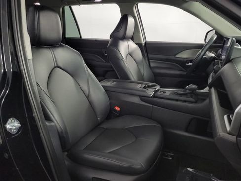 Used 2025 Toyota Grand Highlander AWD image 15