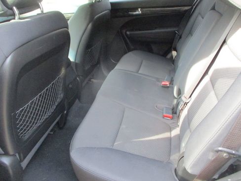 Used 2011 Kia Sorento 2WD image 8