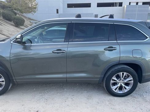 Used 2014 Toyota Highlander XLE FWD image 3