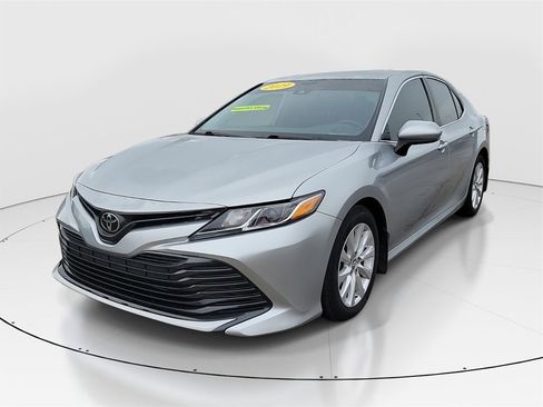 Used 2019 Toyota Camry LE image 2