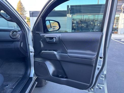 Used 2023 Toyota Tacoma TRD Off-Road w/ TRD Premium Off Road Package image 26