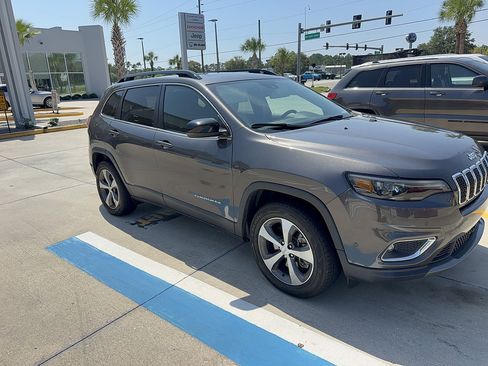 Used 2022 Jeep Cherokee Limited AWD/4WD image 2