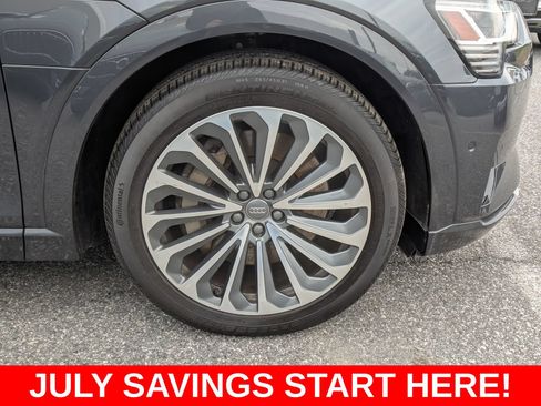 Used 2019 Audi e-tron Prestige w/ Prestige Package AWD/4WD image 13