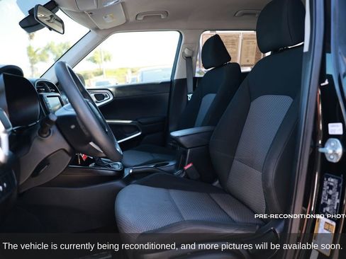Used 2023 Kia Soul LX w/ LX Technology Package image 17