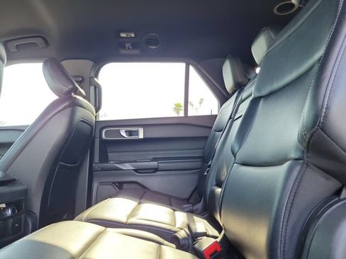Used 2020 Ford Explorer XLT w/ Equipment Group 202A RWD image 11