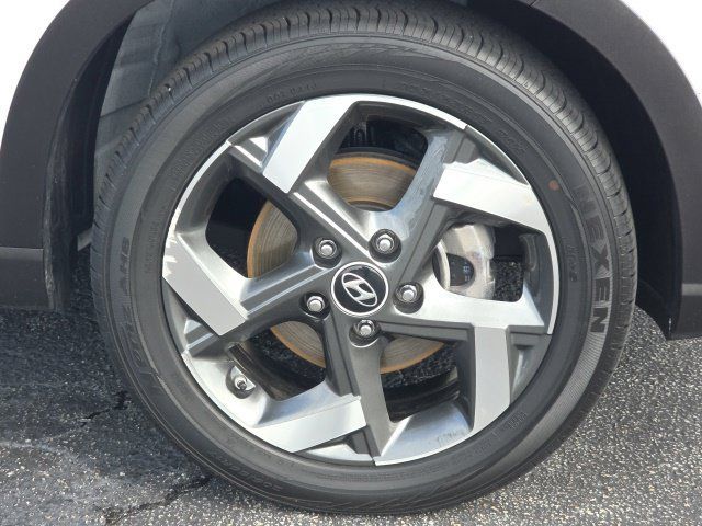 Certified 2022 Hyundai Venue SEL FWD image 22