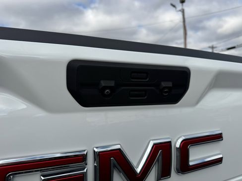 Used 2022 GMC Sierra 1500 Elevation image 8