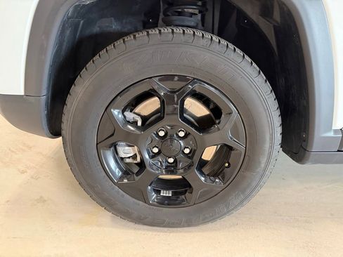 Used 2024 Jeep Compass Trailhawk AWD/4WD image 12
