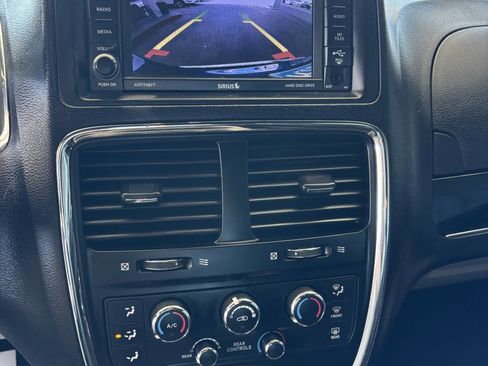 Used 2020 Dodge Grand Caravan SXT image 10