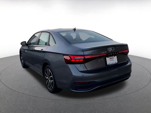 Used 2025 Volkswagen Jetta SE image 11