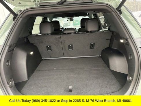 Used 2025 Chevrolet Equinox LT w/ Convenience Package II AWD/4WD image 34
