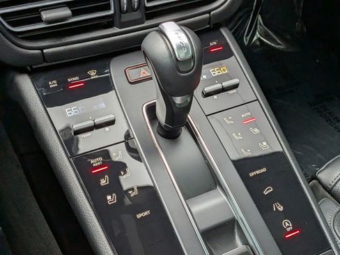 Used 2025 Porsche Macan image 21