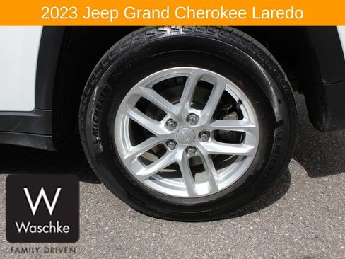 Used 2023 Jeep Grand Cherokee Laredo w/ Luxury Tech Group I AWD/4WD image 13