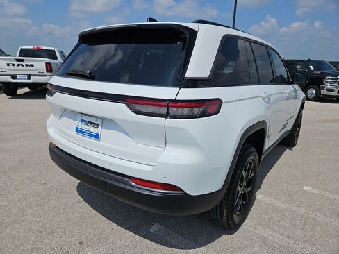 New 2026 Jeep Grand Cherokee Altitude RWD image 7