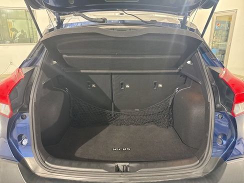 Used 2018 Nissan Kicks SR FWD image 12