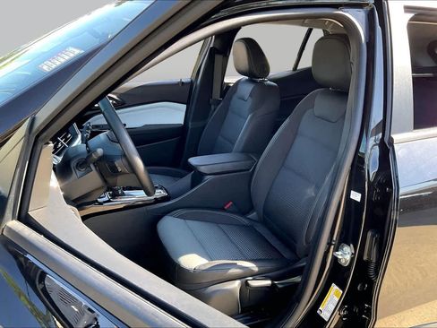 Used 2026 Chevrolet Trax LT w/ Driver Confidence Package FWD image 8