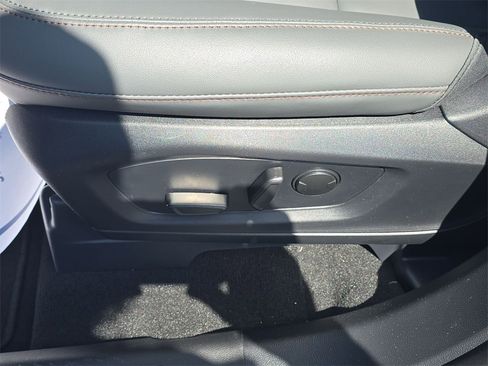 Used 2025 Ford Explorer Active w/ Active Comfort Package image 17