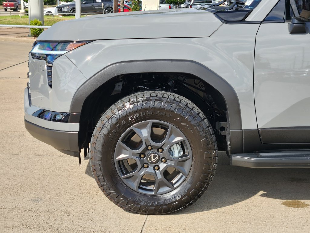 Certified 2025 Lexus GX 550 w/ Accessory Package (CT) AWD/4WD image 8