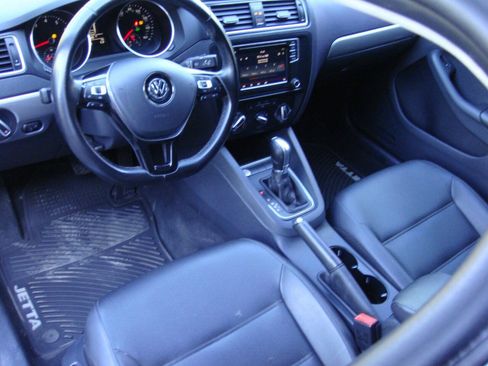 Used 2017 Volkswagen Jetta SE FWD image 11