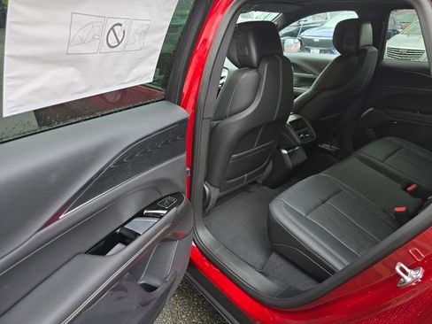 New 2025 Cadillac Lyriq Luxury image 16