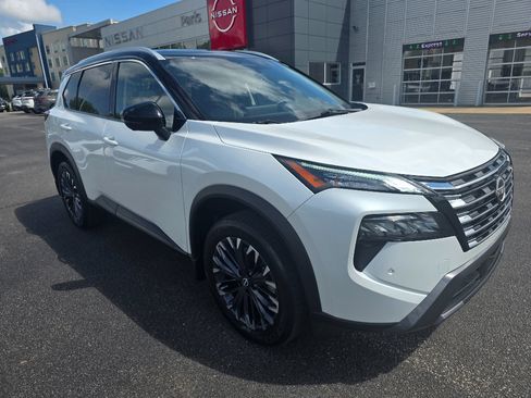 Used 2025 Nissan Rogue SL w/ Tech Package FWD image 1