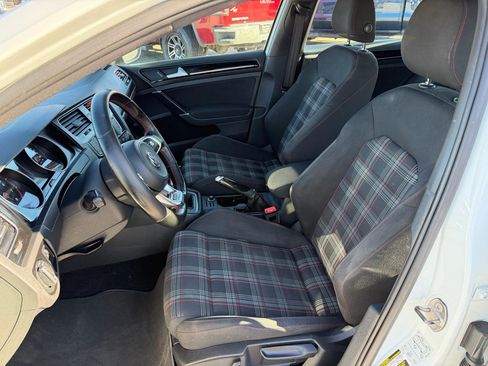 Used 2017 Volkswagen Golf 4-Door image 17