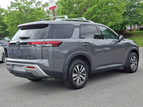Used 2023 Nissan Pathfinder SL AWD/4WD image 9