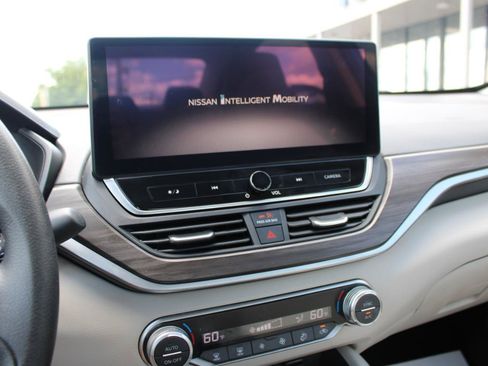 Used 2025 Nissan Altima 2.5 SV w/ SV Special Edition Package AWD/4WD image 28