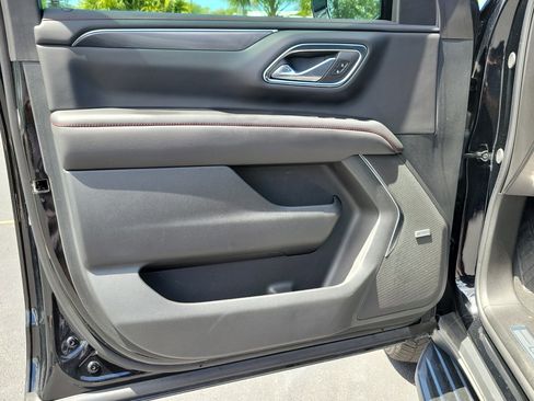 Used 2024 Chevrolet Suburban RST w/ Luxury Package image 18