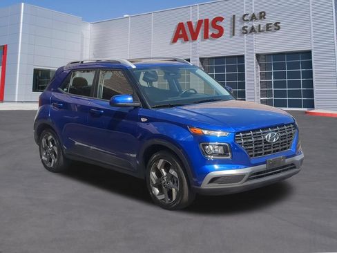 Used 2025 Hyundai Venue SEL FWD image 3