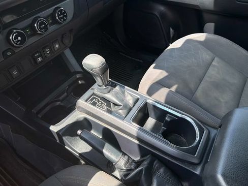 Used 2018 Toyota Tacoma TRD Off-Road AWD/4WD image 26