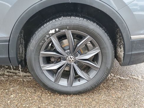 Used 2023 Volkswagen Tiguan SE image 32