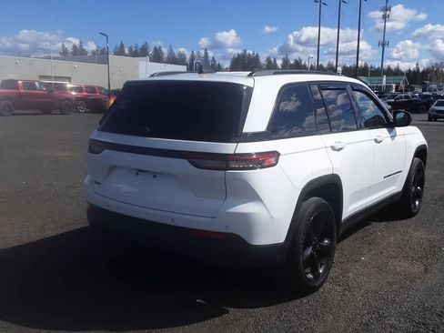 Used 2023 Jeep Grand Cherokee Altitude image 4