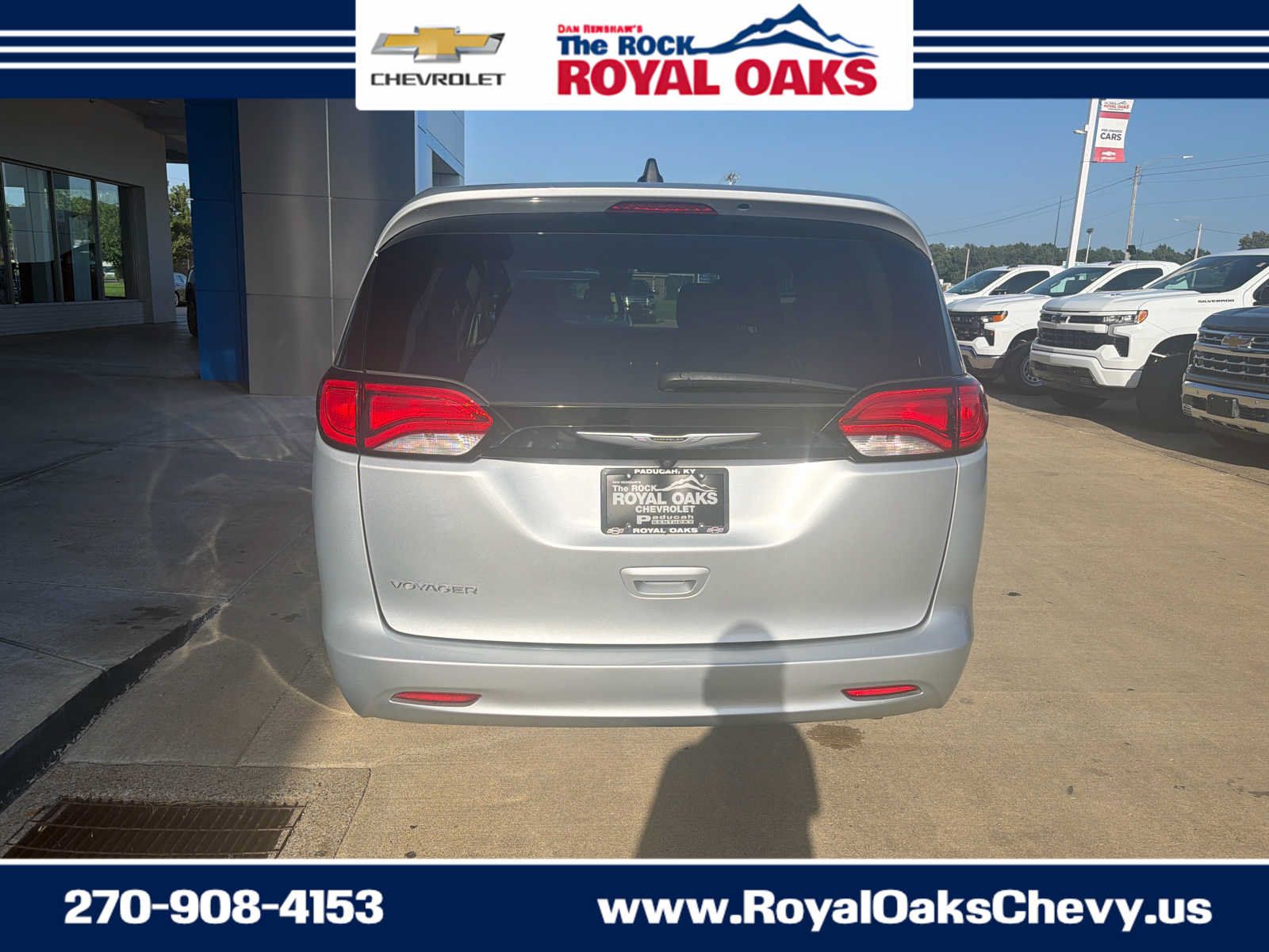 Used 2023 Chrysler Voyager LX FWD image 4