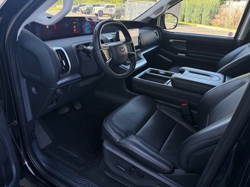 Used 2025 Ford Expedition Platinum AWD/4WD image 20