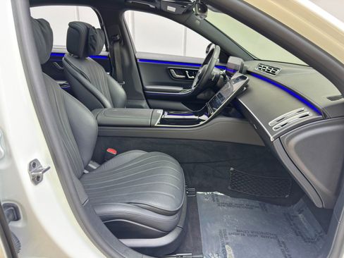Used 2022 Mercedes-Benz S 500 4MATIC w/ AMG Line Package image 16