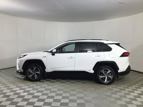 Used 2023 Toyota RAV4 SE w/ Weather & Moonroof Package image 4